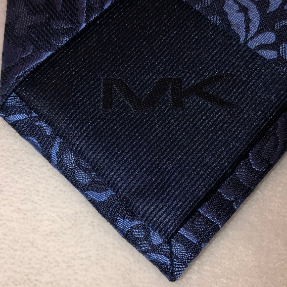 Micheal Kors tie - Picture 3 of 4